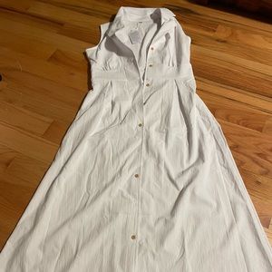 Simple sleeveless white maxi dress with collar